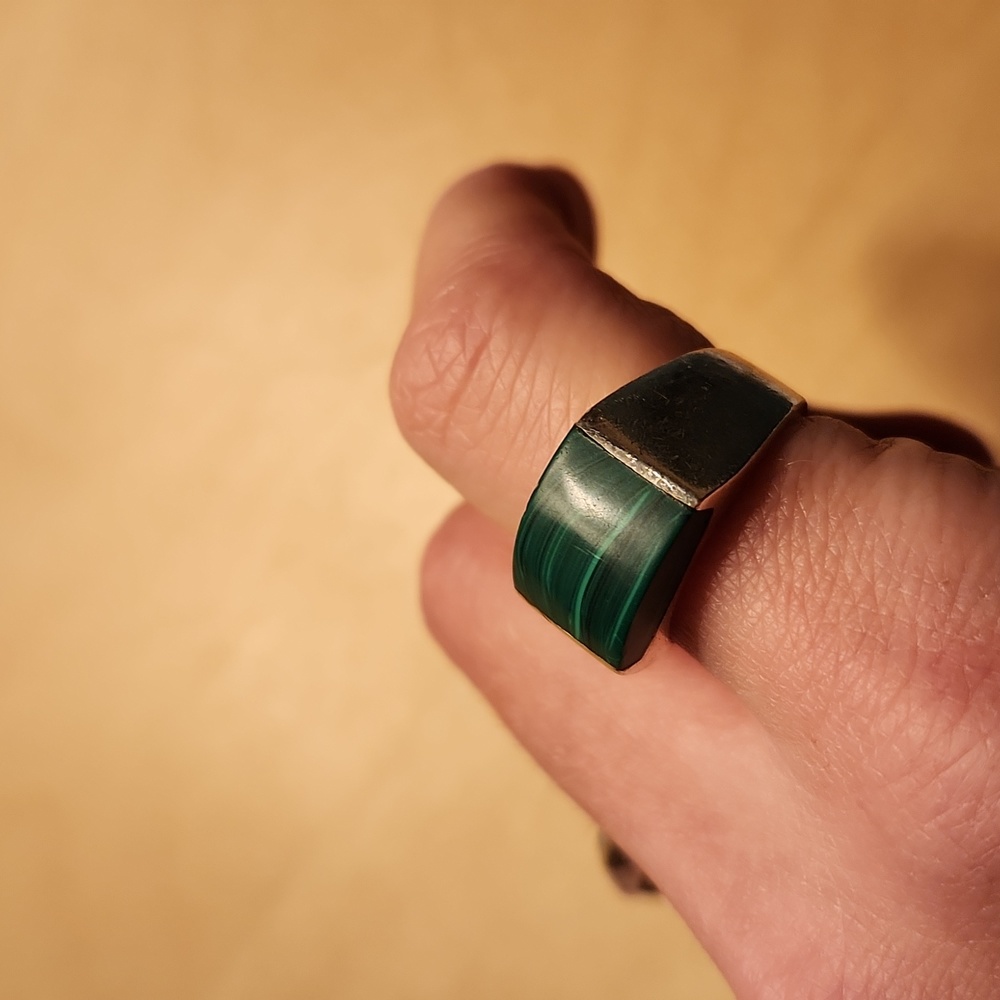 Green stone sterling silver ring